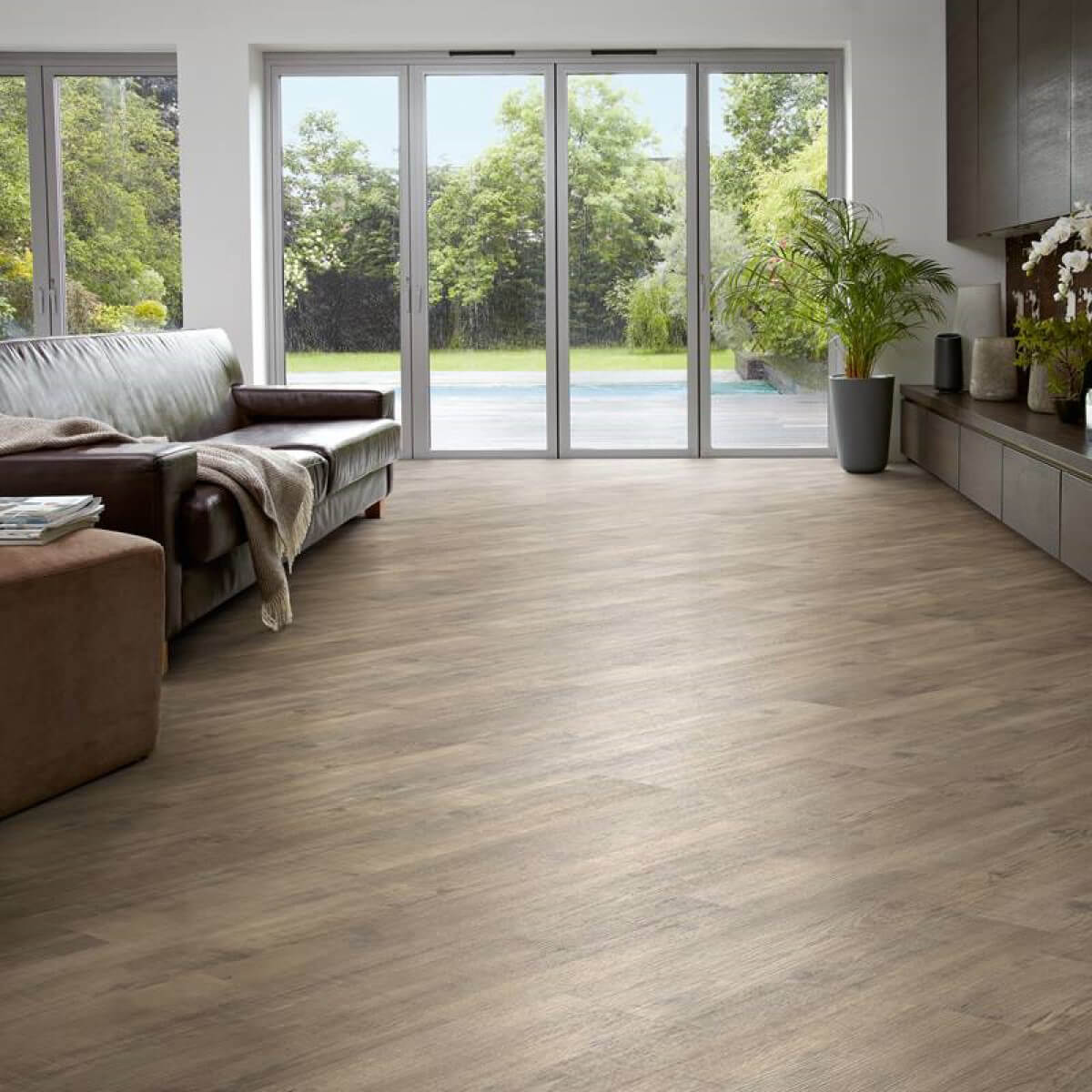 Karndean Knight Tile Gluedown Light Worn Oak KP104 - Image 2